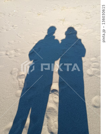 浜辺にうつるふたりの影 浜辺にうつるふたりの影 136030615