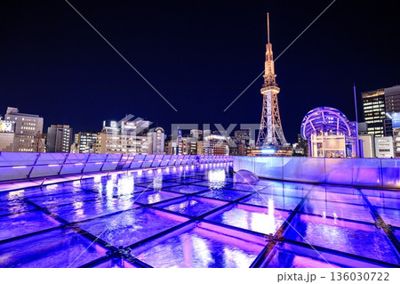 名古屋市、オアシス21と中部電力ミライタワーの夜景 136030722