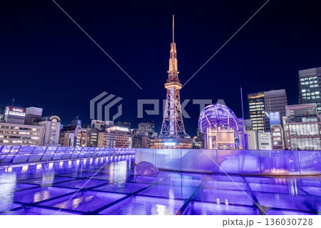 名古屋市、オアシス21と中部電力ミライタワーの夜景 136030728