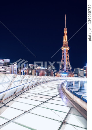 名古屋市、オアシス21と中部電力ミライタワーの夜景 名古屋市、オアシス21と中部電力ミライタワーの夜景 136030729