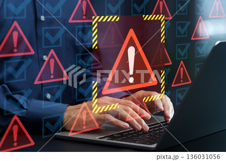 安全ではないセキュリティ設定。古くリスクの高いソフトウェアと暗号化されていないデータ通信。セキュリテ 136031056