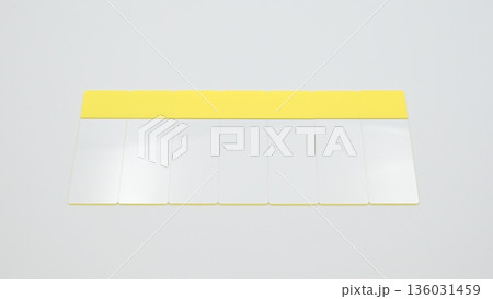 白背景中央に縦置きで並べたスライドガラス7枚の標準アングル写真 白背景中央に縦置きで並べたスライドガラス7枚の標準アングル写真 136031459