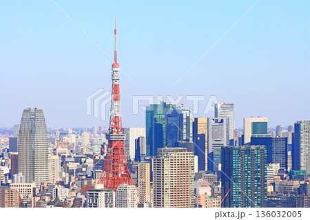 東京都港区、東京の町並みと東京タワーの風景 東京都港区、東京の町並みと東京タワーの風景 136032005