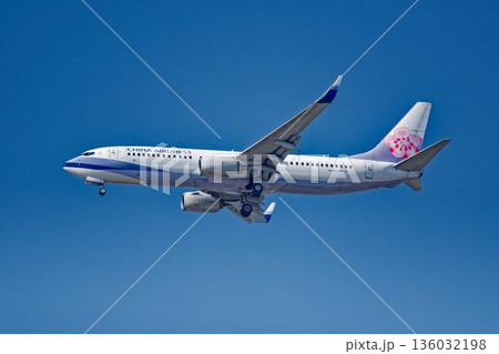 チャイナエアラインの旅客機ボーイング737 136032198