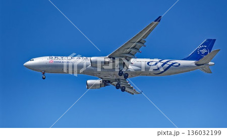 チャイナエアラインの旅客機エアバスA330(スカイチーム塗装機) チャイナエアラインの旅客機エアバスA330(スカイチーム塗装機) 136032199