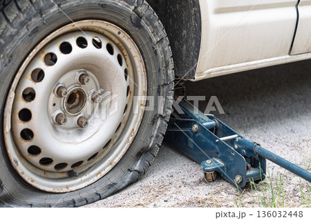 Changing a Flat Tire on Roadside Car Jack Lifting Vehicle for Wheel Repair, Emergency Changing a Flat Tire on Roadside Car Jack Lifting Vehicle for Wheel Repair, Emergency 136032448