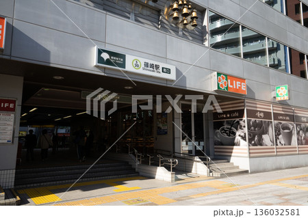 都営新宿線篠崎駅の改札口、江戸川区の篠崎駅 都営新宿線篠崎駅の改札口、江戸川区の篠崎駅 136032581