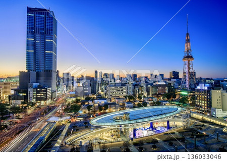 名古屋市、愛知芸術文化センター展望回廊より眺める栄の夜景 136033046