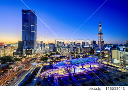 名古屋市、愛知芸術文化センター展望回廊より眺める栄の夜景 136033048