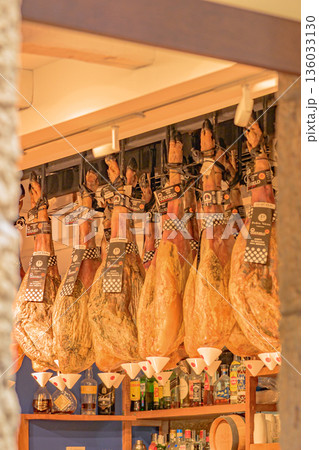 サンセバスチャン、海の見える街、港町、真夏、スペイン 136033130