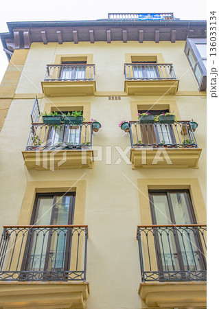 サンセバスチャン、海の見える街、港町、真夏、スペイン 136033134