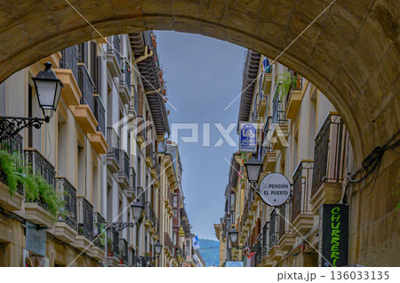 サンセバスチャン、海の見える街、港町、真夏、スペイン 136033135