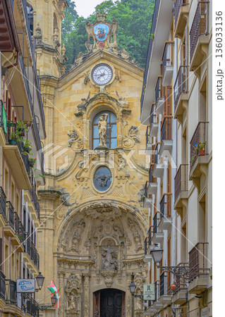 サンセバスチャン、海の見える街、港町、真夏、スペイン 136033136