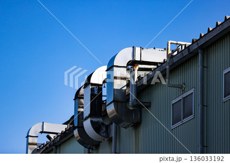 工場 排気ダクト 工場 排気ダクト 136033192