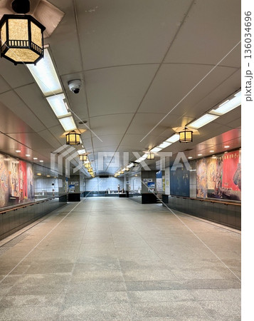 JR宮島口駅から広島電鉄宮島口駅に向かう地下通路 JR宮島口駅から広島電鉄宮島口駅に向かう地下通路 136034696