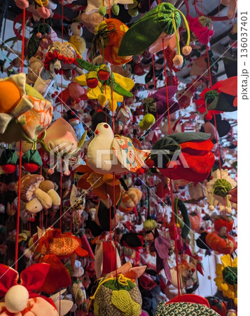 吊るし雛のつるし飾り 136037401