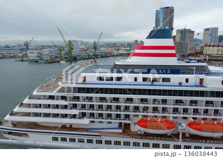 神戸港に停泊中の飛鳥Ⅱ 神戸港に停泊中の飛鳥Ⅱ 136038443