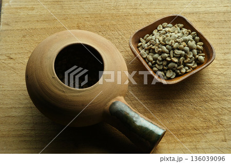 コーヒー豆の焙煎 コーヒー豆の焙煎 136039096