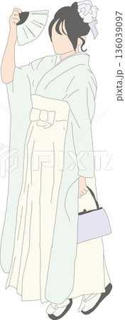 袴を着て扇を持った女性 136039097