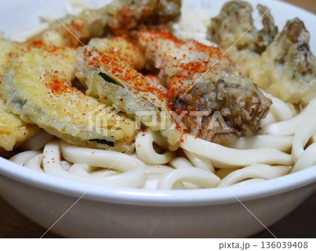 家庭で食べる天ぷらうどん 家庭で食べる天ぷらうどん 136039408