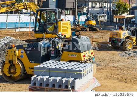 マンション建設現場 マンション建設現場 136039679