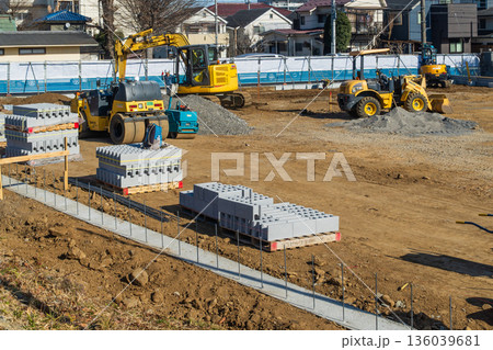 マンション建設現場 マンション建設現場 136039681