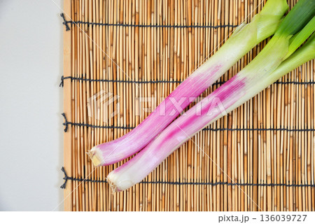 紫ネギ 赤ネギ(埼玉 深谷産) 紫ネギ 赤ネギ(埼玉 深谷産) 136039727