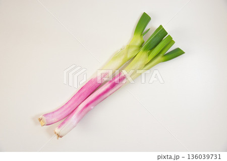 紫ネギ 赤ネギ（埼玉 深谷産） 136039731