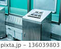 日本の清潔な喫煙所 136039803