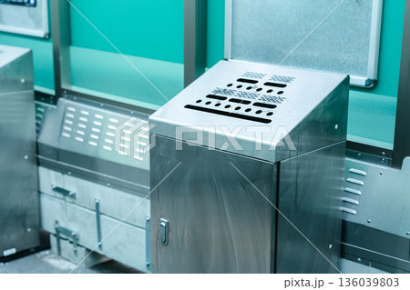 日本の清潔な喫煙所 136039803