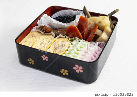 家庭で作った一人用のおせち 家庭で作った一人用のおせち 136039822