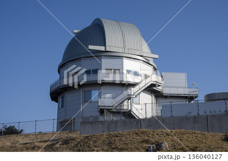 日本の岡山県浅口市の遥照山の美しい風景 136040127