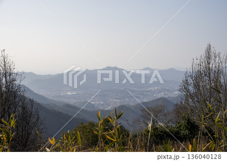 日本の岡山県浅口市の遥照山の美しい風景 136040128