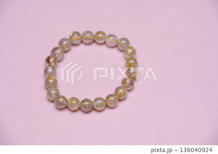 ルチルクォーツのブレスレット 水晶 天然石 素材 136040924