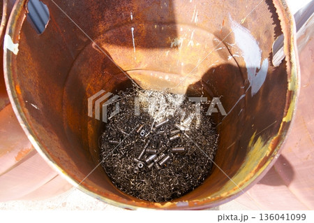 廃棄金属屑 136041099