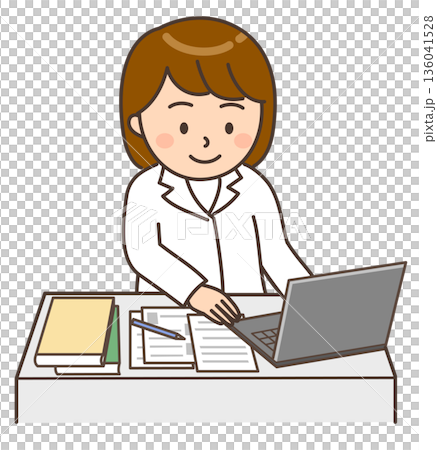 パソコンの前でデスクワークをする笑顔の女性医師 136041528