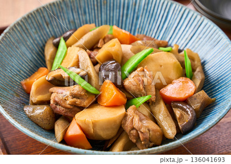 鶏肉と根菜の筑前煮（具だくさんの煮物） 136041693