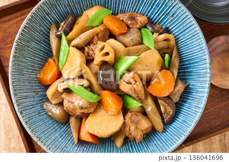 鶏肉と根菜の筑前煮（具だくさんの煮物） 136041696