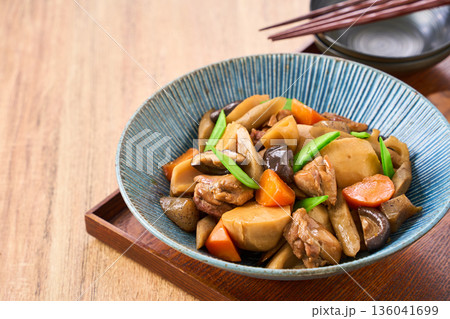 鶏肉と根菜の筑前煮（具だくさんの煮物） 136041699