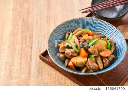 鶏肉と根菜の筑前煮（具だくさんの煮物） 136041700