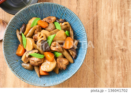 鶏肉と根菜の筑前煮（具だくさんの煮物） 136041702