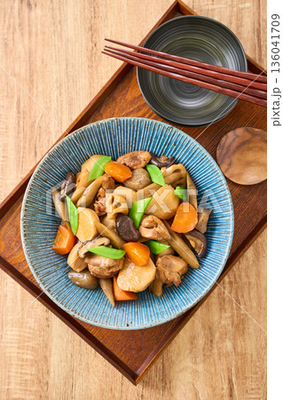 鶏肉と根菜の筑前煮（具だくさんの煮物） 136041709