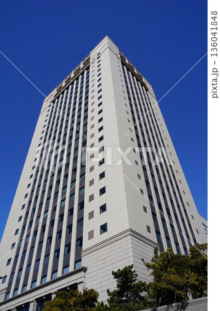 青空にそびえるイオンタワー(本社) 1月千葉310イオンタワー(本社) 青空にそびえるイオンタワー(本社) 1月千葉310イオンタワー(本社) 136041848