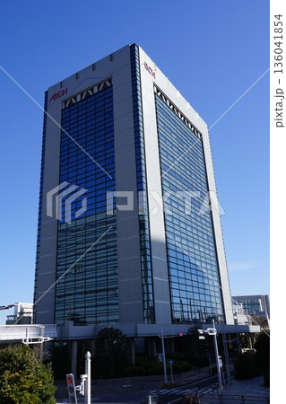 青空にそびえるイオンタワーAnnex　1月千葉316イオンタワーAnnex 136041854