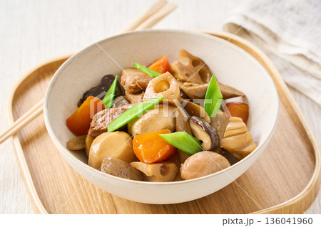 鶏肉と根菜の筑前煮（具だくさんの煮物） 136041960