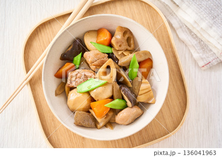 鶏肉と根菜の筑前煮（具だくさんの煮物） 136041963