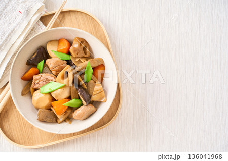 鶏肉と根菜の筑前煮（具だくさんの煮物） 136041968