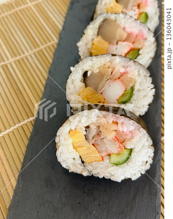 おいしそうな巻き寿司 おいしそうな巻き寿司 136043041