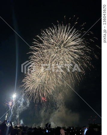 第50回江戸川花火大会の打ち上げ花火 136043670