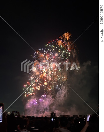 第50回江戸川花火大会の打ち上げ花火 136043676